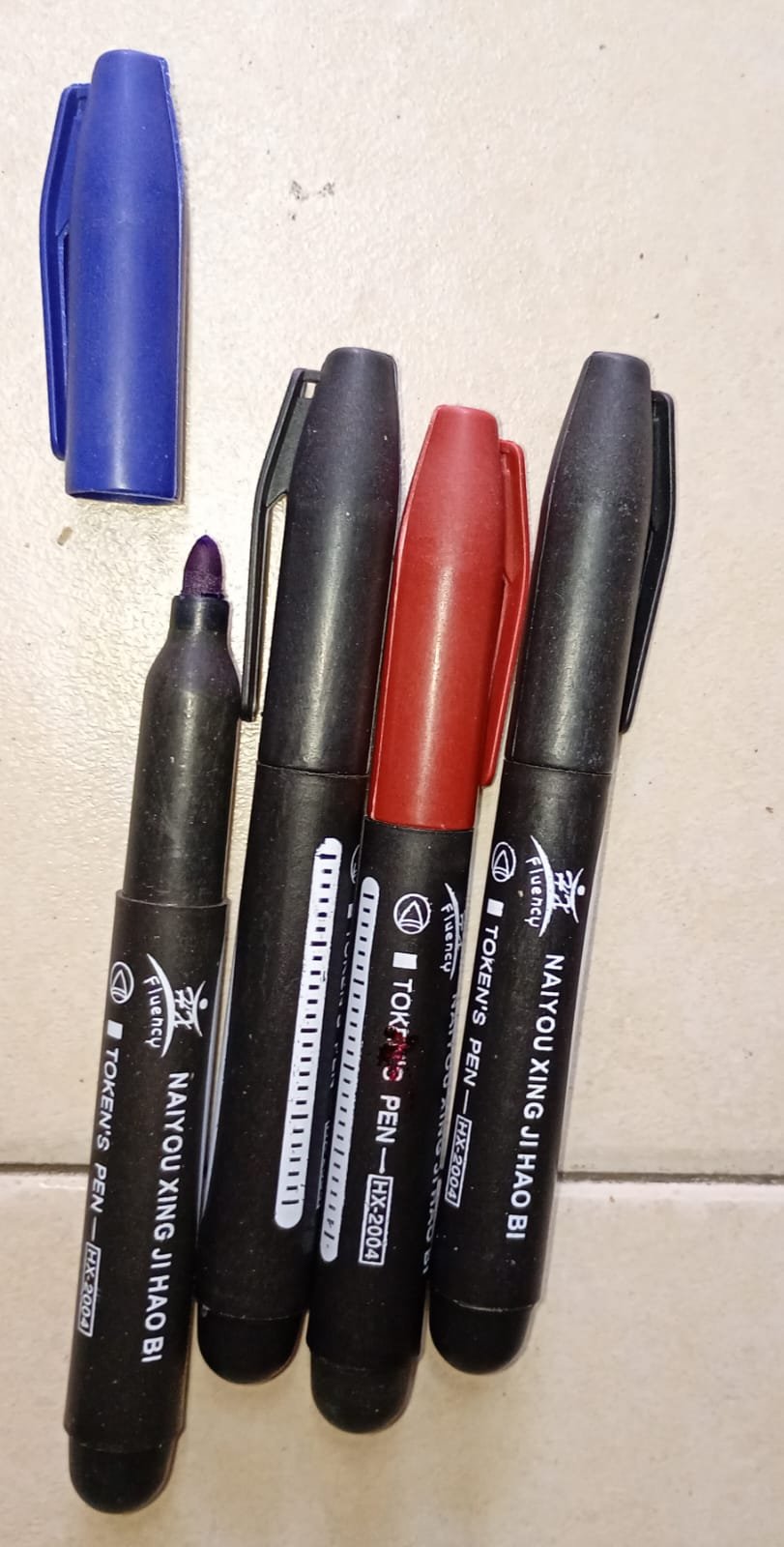 SET CON 4 PLUMONES PERMANENTES SURTIDO PUNTA GRUESA - Imagen 2