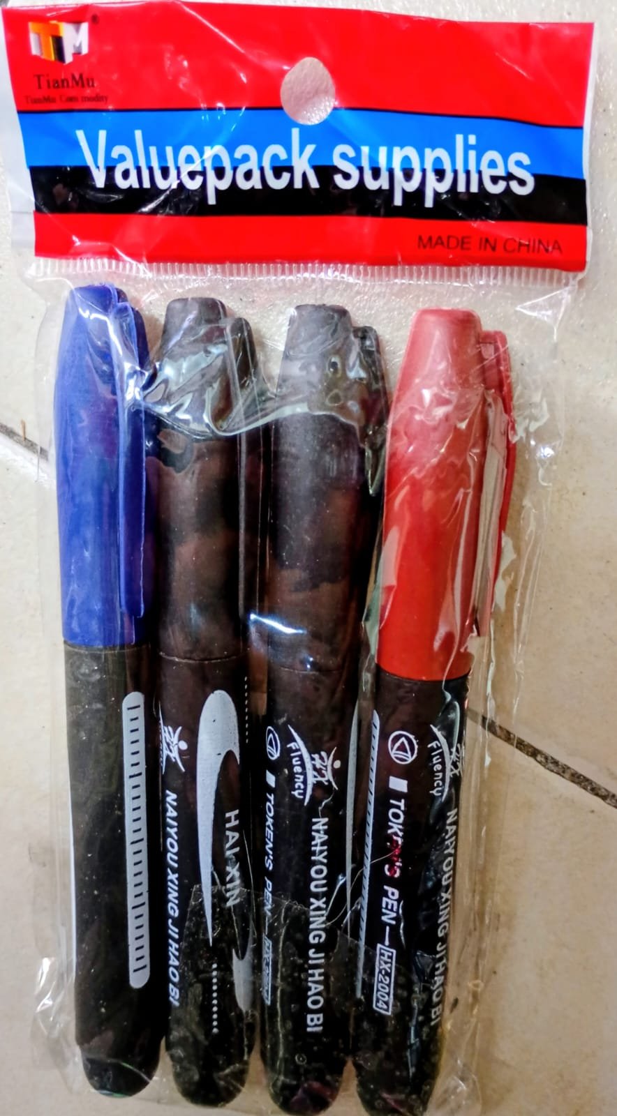 SET CON 4 PLUMONES PERMANENTES SURTIDO PUNTA GRUESA